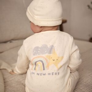 White I'm New Here Baby 100% Cotton Sleepsuit and Hat Set (0-6mths)